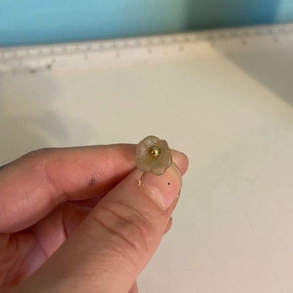 Women’s delicate flower studded earrings - Picture 4 of 6